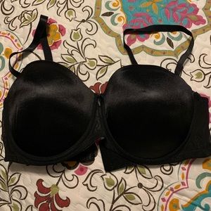 NWOT black bra, removable straps. 42D
